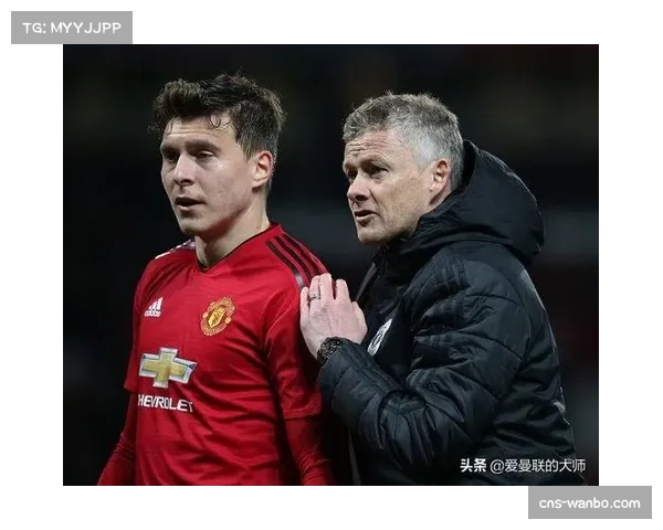 曼联反击期就地战术犯规策略 切断对手二次推进保护防线重组时间